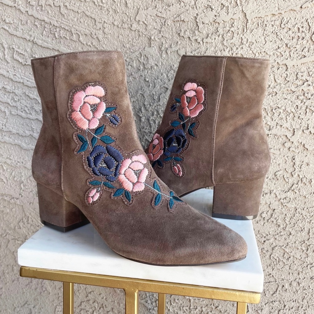 STEVE MADDEN NWOT Floral Embroidered Suede Booties